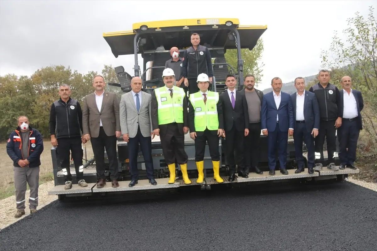 Amasya’da Sıcak Asfalt Çalışmaları İncelendi