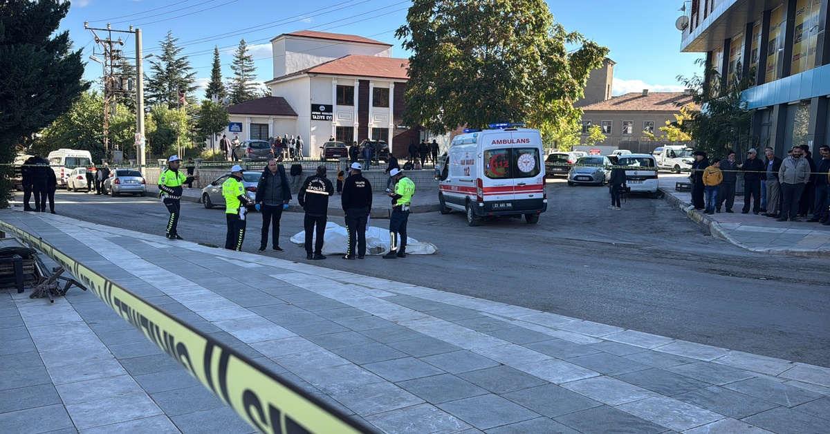 Elazığ’da beton pompasının çarptığı yaya öldü