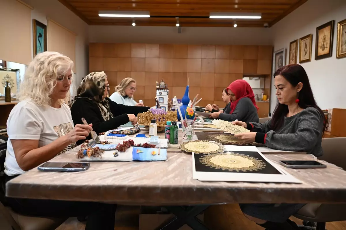 Seddülbahir Kalesi’nde Kadınların El İşçiliği Sergileniyor